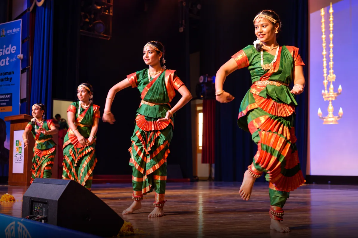 Classical dance performance at a Tulas fest