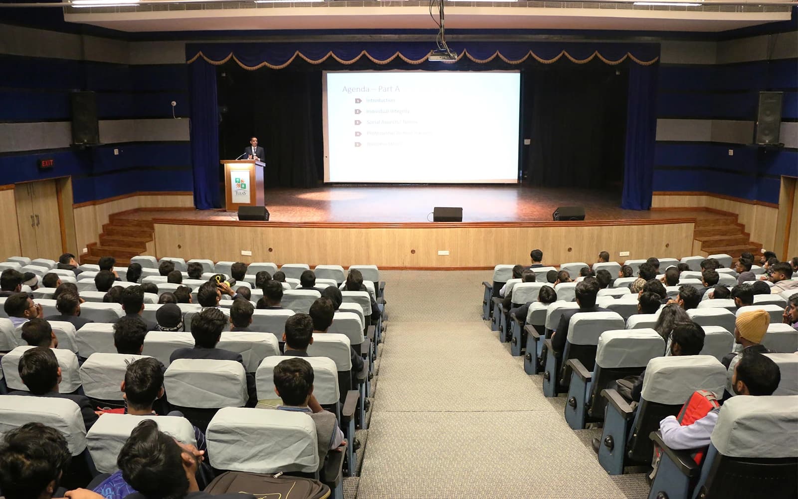 An innovation talk in progress at Tulas University's auditorium