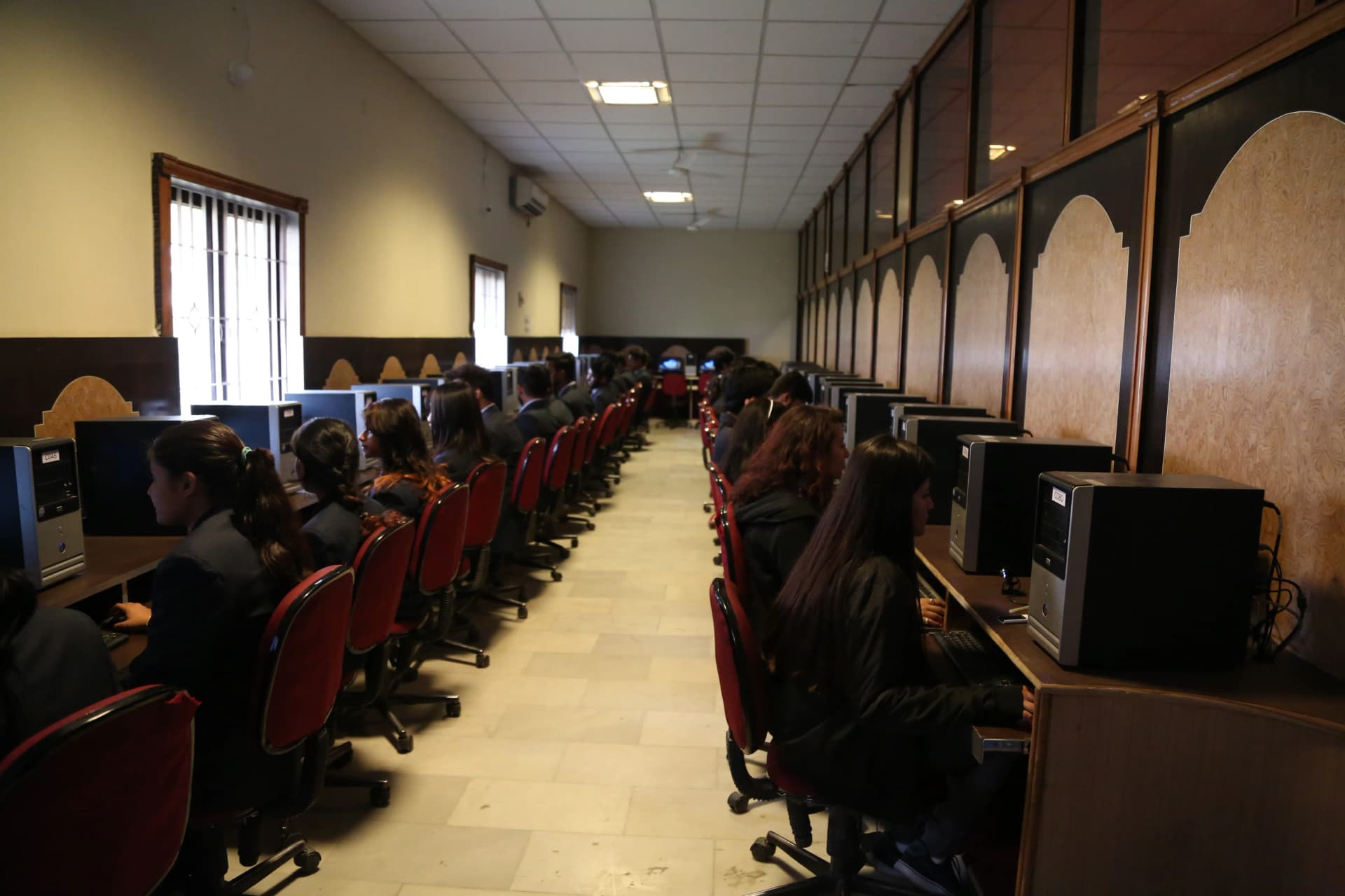 Students at Tulas University's computing labs